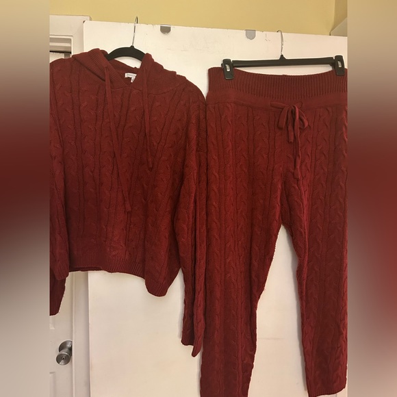 Two piece burgundy,color sweater set! Never worn size XL - Picture 1 of 3